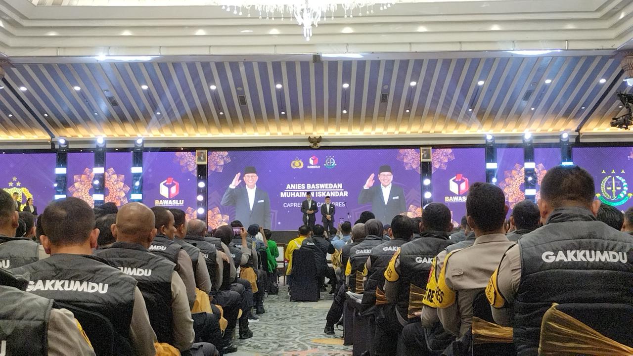 Calon presiden nomor urut 1, Anies Baswedan saat diberikan kesempatan menyampaikan aspirasi dan komitmen penegakan hukum dalam Rapat Koordinasi Nasional (Rakornas) Sentra Penegakan Hukum Terpadu (Gakkumdu) yang digelar Badan Pengawas Pemilu (Bawaslu) RI