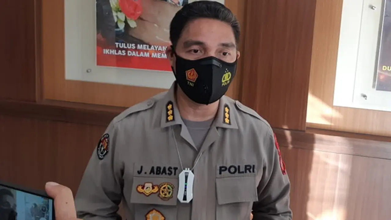 Kabid Humas Polda Sulut Kombes Pol Jules Abraham Abast.