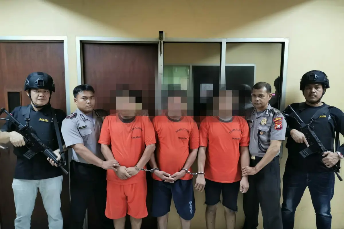 Pakai Pistol Mainan, 3 Polisi Gadungan Peras Pedagang Minuman Keras