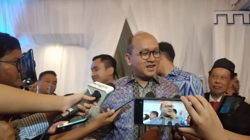 Ketua Tim Kampanye Nasional (TKN) Prabowo Subianto-Gibran Rakabuming Raka, Rosan Roeslani mengungkapkan isi pembicaraan saat menyambangi Ketua Umum PDIP Megawati Soekarnoputri