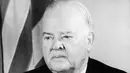 Presiden Amerika Serikat Herbert Hoover saat berpidato di radio pada 20 Oktober 1950. Presiden AS ke-31 yang menjabat antara 1929-1933 ini kalah dari Franklin Roosevelt karena dinilai gagal atas kejatuhan pasar saham pada 1929 yang menyebabkan Depresi Hebat. (Photo by - /INTERCONTINENTALE/AFP)