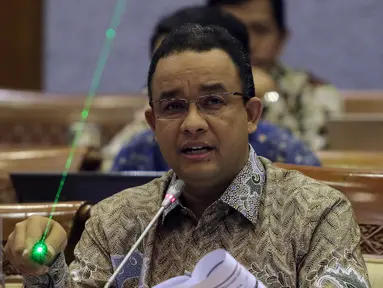 Menteri Pendidikan dan Kebudayaan (Mendikbud) Anies Baswedan saat mengikuti Rapat Kerja (Raker) dengan Komisi X DPR di Kompleks Parlemen, Senayan, Jakarta, Rabu (25/5). (Liputan6.com/Johan Tallo)