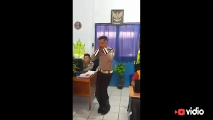 Kocak Kekinian, Polisi Joget Sambalado Ayu Ting Ting