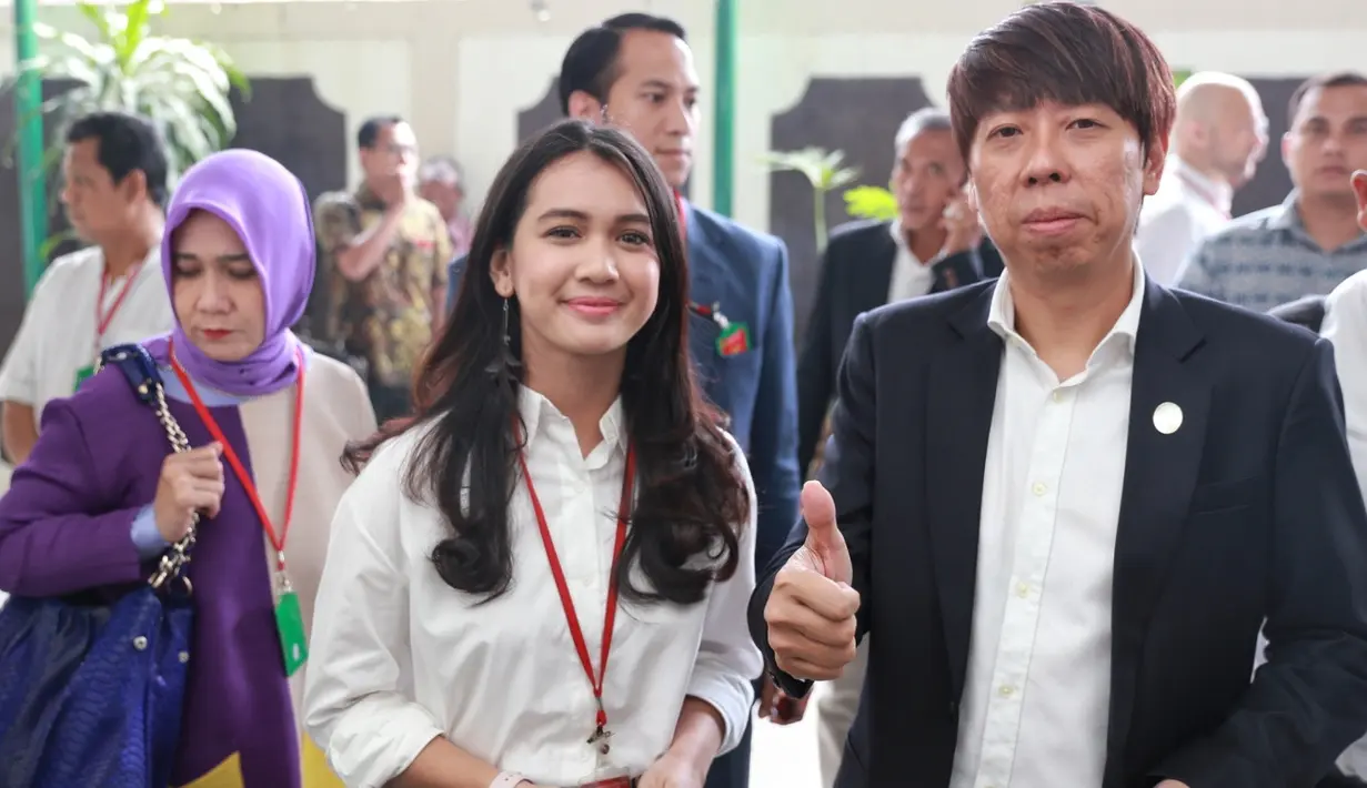 Lantas apa yang menjadi alasan Dhea tak bisa menjadi saksi kasus hilangnya kamera. Menurut majelis hakim, Dhea tak bisa menjadi saksi lantaran masih ada hubungan darah penggugat. (Adrian Putra/Bintang.com)