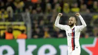 Penyerang PSG, Neymar berselebrasi usai mencetak gol ke gawang Dortmund pada pertandingan leg pertama babak 16 Liga Champions di Dortmund, Jerman (18/2/2020). Dortmund menang 2-0 atas PSG. (AP Photo/Michael Probst)