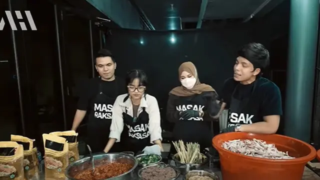 Sama-Sama dari Padang, Ini 6 Potret Fuji dan Thariq Halilintar Kolab Bareng