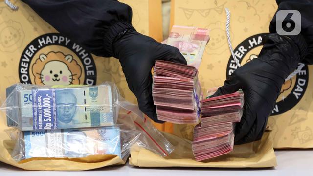 OTT Bupati Cilacap Syamsul Auliya Rachman, KPK Sita Uang Ratusan Juta