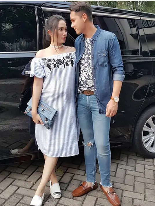 Bukan berarti tidak ada protes, anak sulungnya yang sudah mulai remaja mulai risih. Karena sering tampil kembar bersama adik-adiknya. (Instagram/ussypratama)