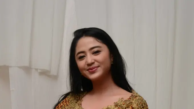 [Bintang] Dewi Perssik