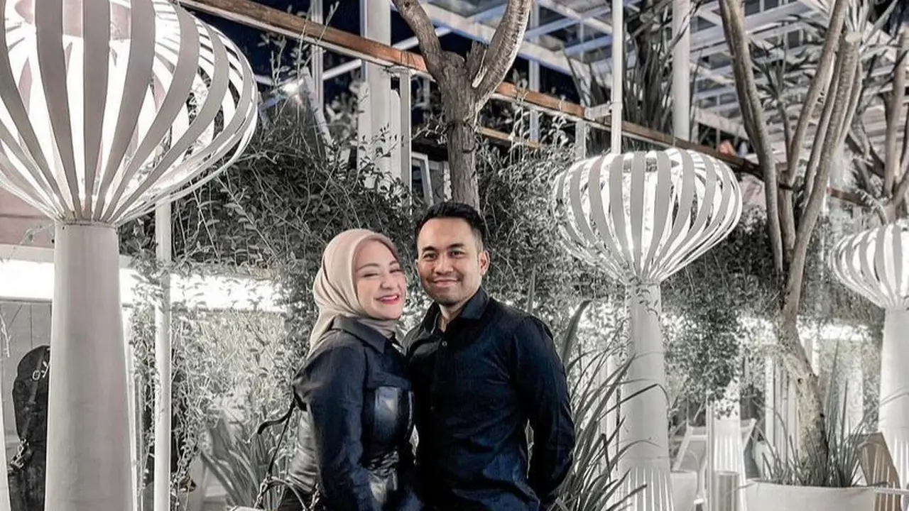 Potret Nathalie Holscher CLBK Bareng Mantan Kekasih, Tampil Serasi Serba Hitam saat Dinner