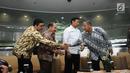Menko Polhukam, Wiranto (ketiga kiri) bersama Menteri Koordinator Bidang Perekonomian Darmin Nasution dan Kepala PPATK Kiagus Ahmad Badaruddin usai memberi keterangan di Jakarta, Selasa (29/8). (Liputan6.com/Helmi Fithriansyah)  