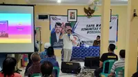 Calon Wali Kota Surabaya Machfud Arifin berkampanye keliling kampung di Surabaya.