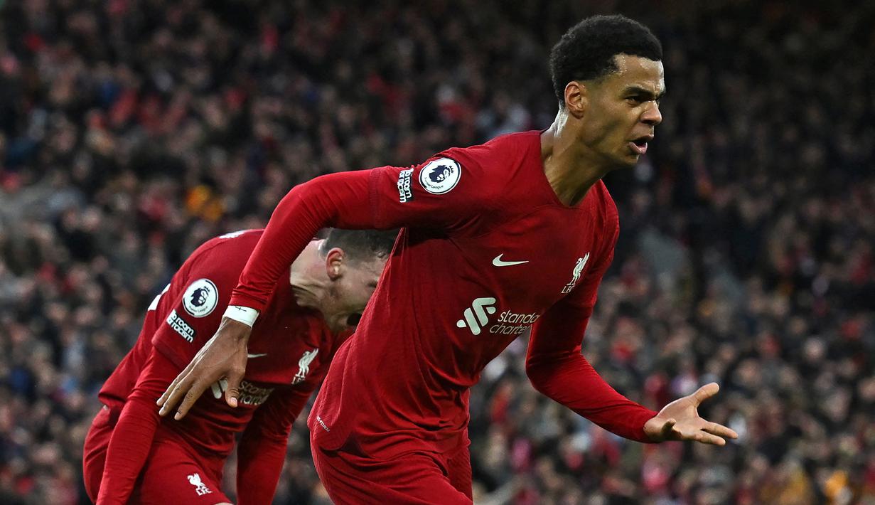 Selebrasi striker Liverpool, Cody Gakpo setelah mencetak gol ke gawang Manchester United pada laga Liga Inggris 2022/2023 di Anfield Stadium, Liverpool (5/3/2023). Baru didatangkan Liverpool pada tengah musim 2022/2023 dari PSV Eindhoven, Cody Gakpo langsung menjadi pemain Belanda tertajam di Liga Inggris musim 2022/2023 bersanding dengan Crysencio Summerville dengan mencetak 4 gol bagi The Reds dari total 9 laga. (AFP/Paul Ellis)