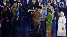 Presiden Republik Indonesia, Prabowo Subianto saat menghadiri acara Perayaan Natal Nasional 2024 di Indonesia Arena, Kompleks Gelora Bung Karno (GBK), Jakarta, Sabtu (28/12/2024). (Liputan6.com/Herman Zakharia)
