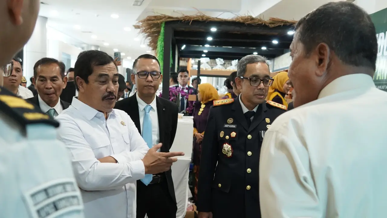 Menteri Menteri Imigrasi dan Pemasyarakatan (Imipas) Agus Andrianto melihat langsung kandang baterai hasil karya warga binaan Lapas Narkotika Gunung Sindur.