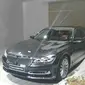 BMW 740i rakitan lokal bisa parkir sendiri 