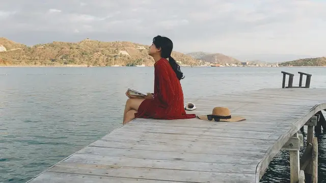Dijuluki Kutu Buku di Sekolah, Ini Potret Maudy Ayunda saat Membaca