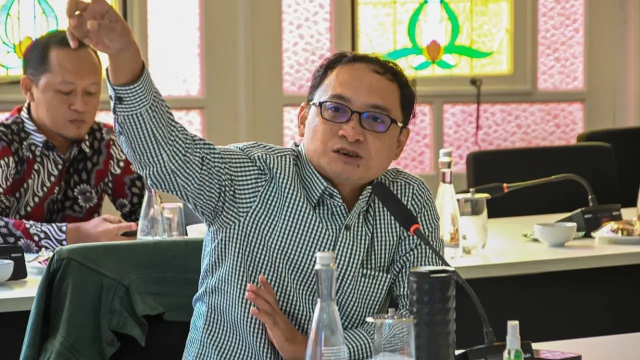 Anggota Komisi XI DPR RI, M. Hasanuddin Wahid berkomentar soal dirut bei mengundurkan diri. (Liputan6.com/Delvira)
