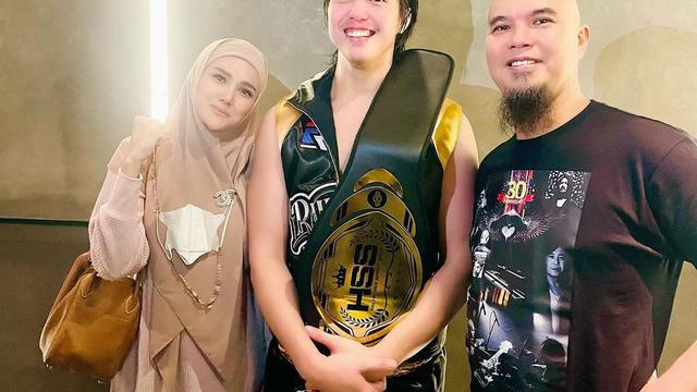 7 Potret Kemenangan El Rumi Tanding Tinju, Ahmad Dhani Bangga