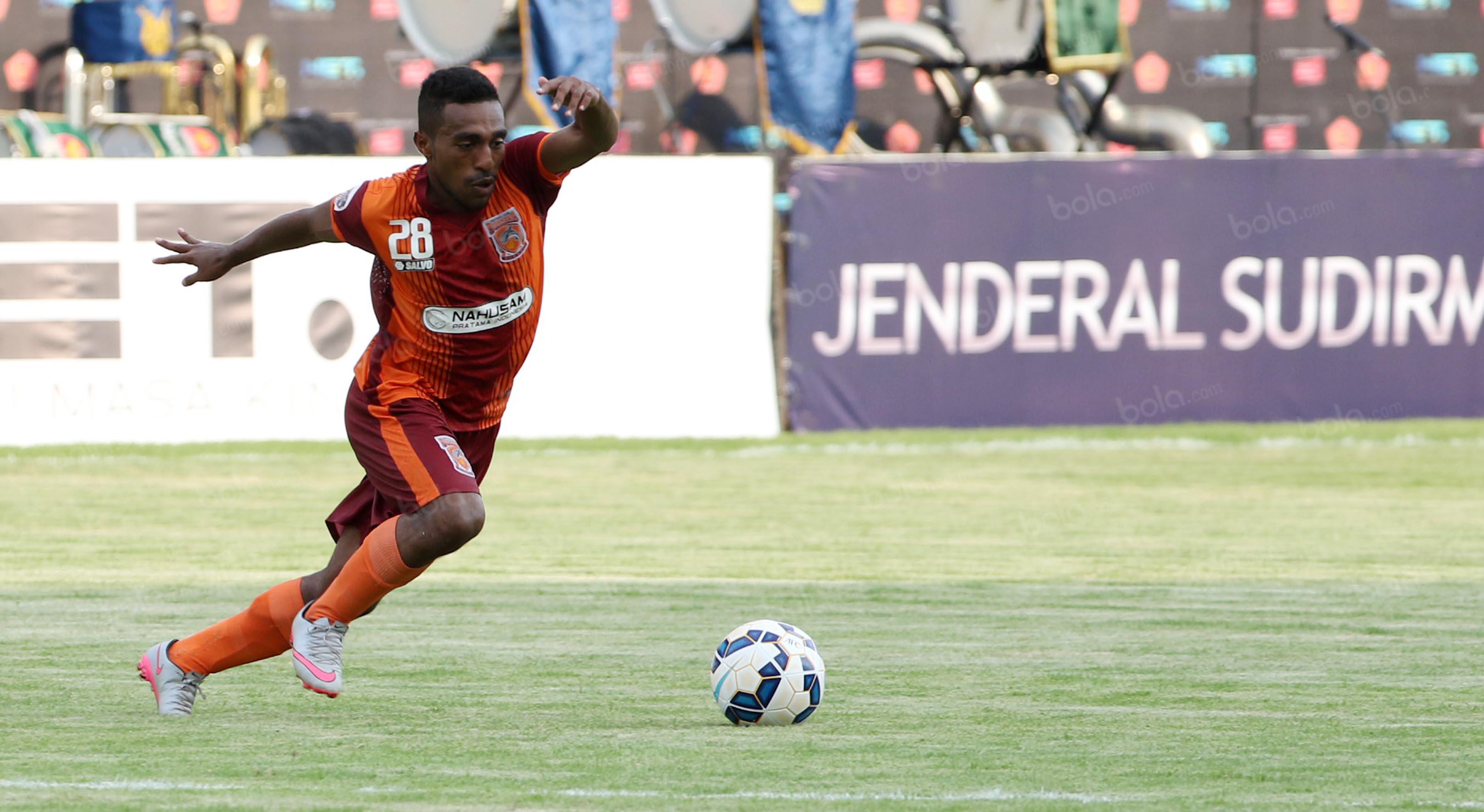 Terens Owang Puhiri, salah satu pemain jebolan Timnas Indonesia junior yang produktiv. (Bola.com/Nicklas Hanoatubun)