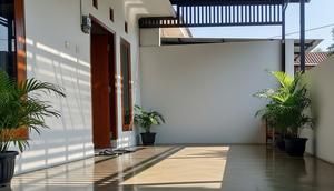 Model Teras Rumah dengan Lantai Semen Polos yang Estetik. (Foto: AI)