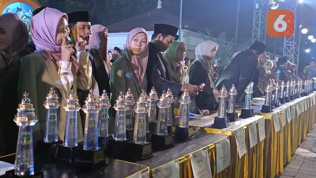 Para Juara MTQ Banten ke 21. (Sabtu, 27/07/2024). (Yandhi Deslatama/Liputan6.com).