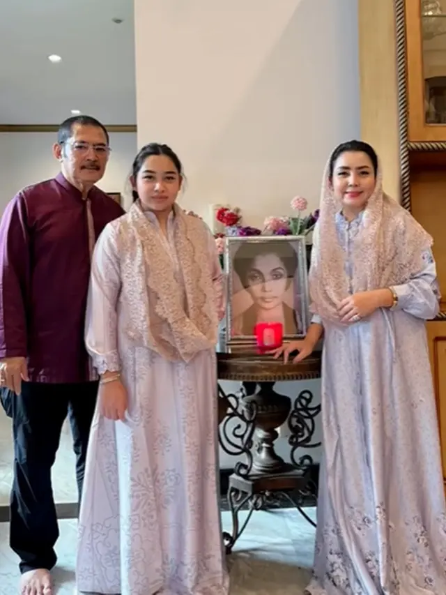 Model Gamis Mayangsari di Momen Pengajian 1000 Hari Sang Ibunda, Tampil Anggun