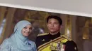 Ada banyak foto yang terdapat pada album tersebut, seperti Anisha Rosnah dengan baju biru berkerudung, dan Pangeran Mateen mengenakan seragam militer warna hitam. [@littleummi.bn]