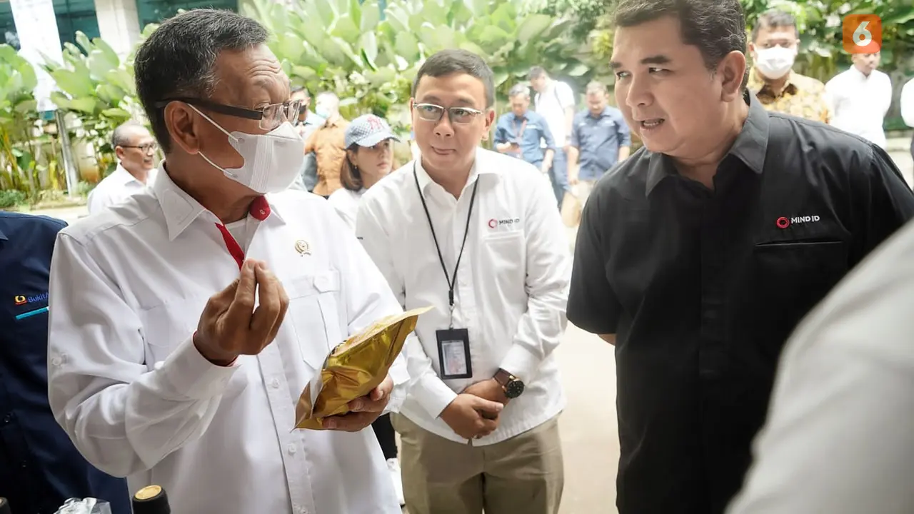 Menteri ESDM, Arifin Tasrif bersama Direktur Utama MIND ID Hendi Prio Santoso