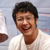 "Waktu dikasih tahu bakal dibuat, gue coba minta dijelaskan. Karakternya sih sama, cuma di sini dituntut lebih dewasa," ungkap Dimas Anggara, di  Gramedia World Karawang, Senin (30/1/2017). (Nurwahyunan/Bintang.com)