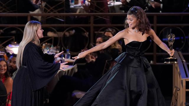 Zendaya Raih Penghargaan Aktris Utama Terbaik di Emmy Awards 2022