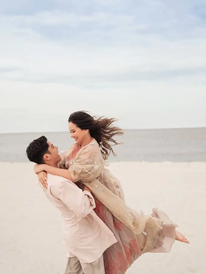 Bak Prewedding, 7 Pemotretan Al Ghazali dan Alyssa Daguise di Pinggir Pantai