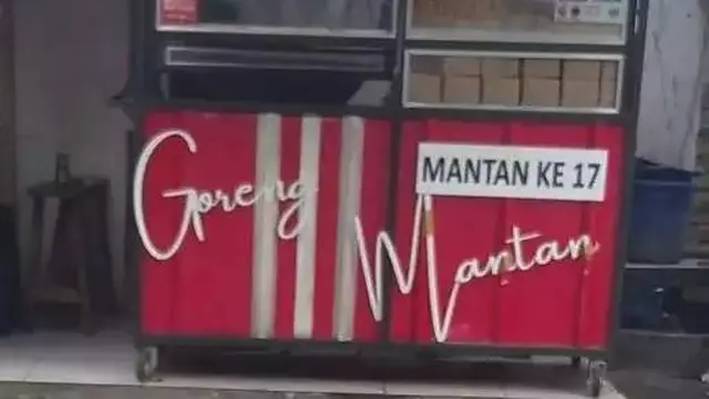 10 Potret Lucu Penjual Takjil, Punya Nama Menu Nyeleneh Hingga Banner yang Kocak