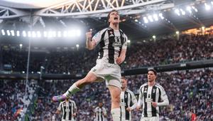 Pemain Juventus, Kenan Yildiz, melakukan selebrasi setelah mencetak gol ke gawang Genoa, pada laga Liga Italia, di Allianz Stadium, Turin, Minggu (30/3/2025) dini hari WIB. (Fabio Ferrari/LaPresse via AP)