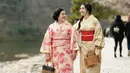 Febby Rastanty juga mengajak sang ibunda, Anice Worang liburan ke Jepang. Keduanya kompak mengenakan kimono. [Instagram/@febbyrastanty]