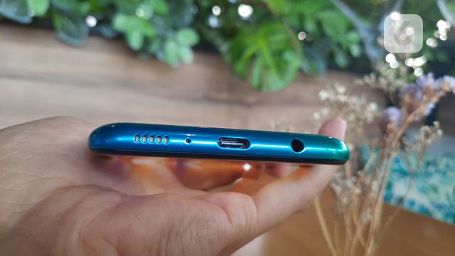Galaxy M30s dibekali jack audio 3,5mm dan port USB tipe C. (Liputan6.com/ Agustin Setyo W).