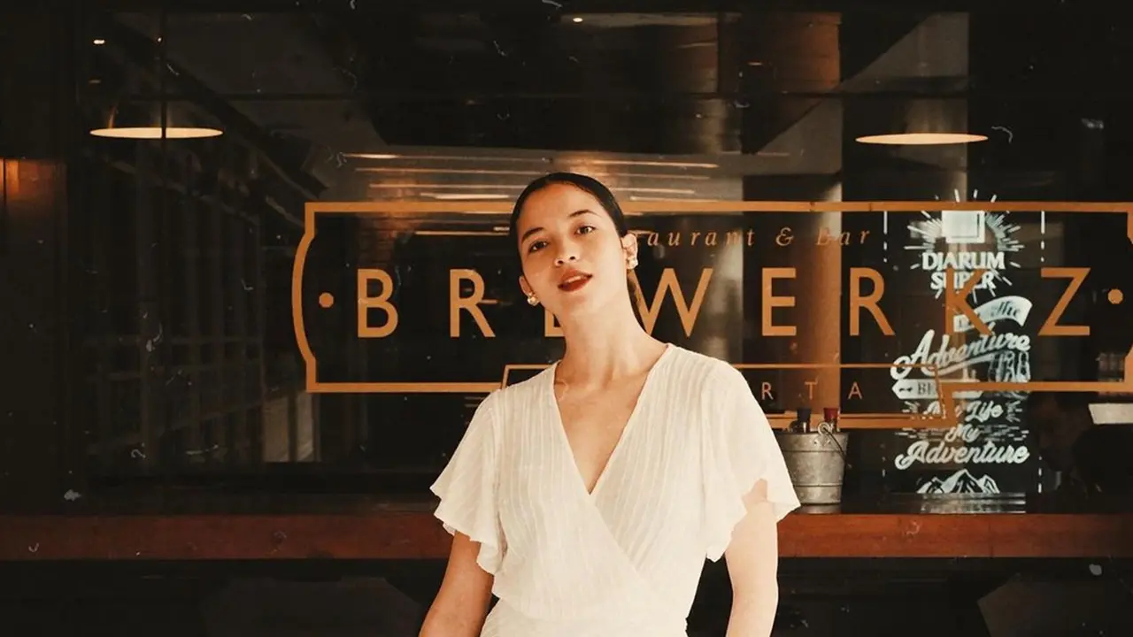 Gaya Putri Marino Pakai Simple Dress, Tetap Stylish