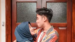 Hubungan Vidi Aldiano dengan sang mama juga seru dan menyenangkan. Baginya, mama adalah pendukung nomor satu dalam kariernya.  (Liputan6.com/IG/ vidialdiano)