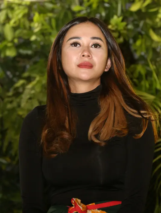 Ditemui di kantor Falcon Pictures , kawasan Duren Tiga, Jakarta Selatan, Rabu (5/4), penyanyi multitalenta yang satu ini juga menceritakan peran yang didapatkan di film garapan sutradara Fajar Bustomi. (Adrian Putra/Bintang.com)