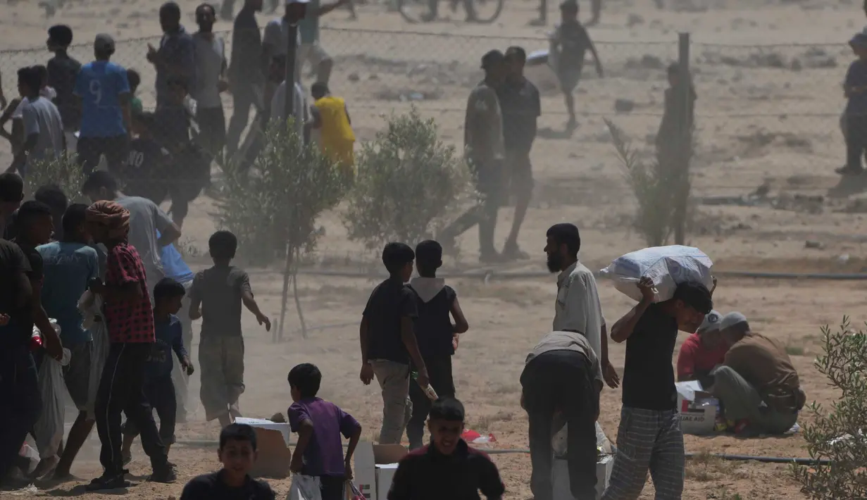 Di sisi lain, dalam kurun waktu 24 jam terakhir, otoritas kesehatan di Jalur Gaza pada Senin 18 Agustus 2025 mencatat ada tujuh kematian akibat kelaparan. Dua orang korban di antaranya adalah anak-anak. (AP Photo/Abdel Kareem Hana)
