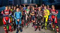 Momen Tak Biasa! Pembalap MotoGP 2026 Foto Bareng: Ada yang Gunakan Setelan Jas sampai Latar Belakang Petronas Twin Towers