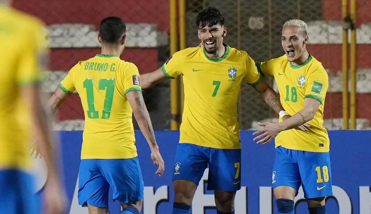 Tim Samba unggul dua gol pada babak pertama dari aksi Lucas Paqueta dan Richarlison. (AP/Juan Karita)