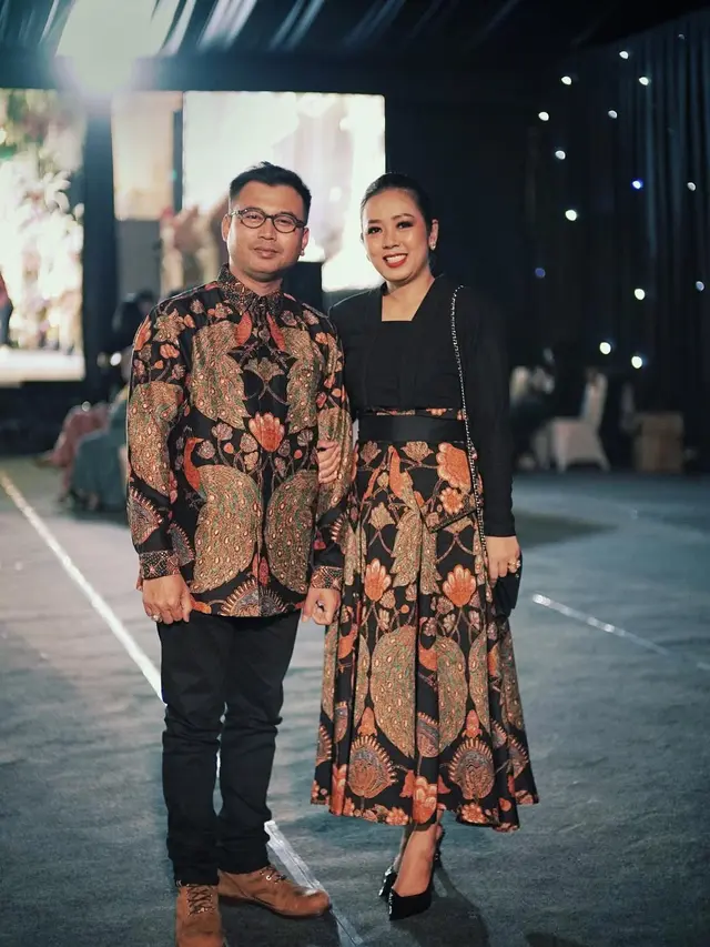 6 Outfit Batik Ala Soimah yang Cocok untuk ke Kantor, Tampil Elegan dan Profesional