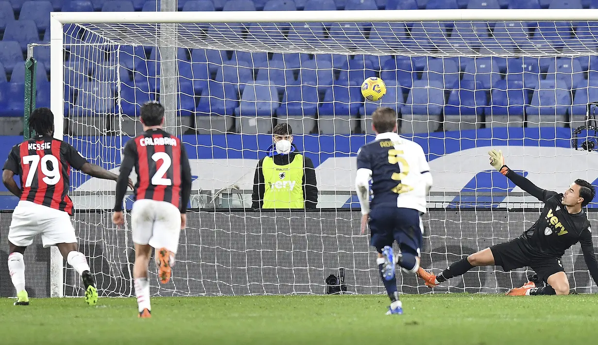 Gelandang AC Milan, Franck Kessie (kiri), mencetak gol pertama AC Milan ke gawang Sampdoria dalam laga lanjutan Liga Italia 2020/21 pekan ke-10 di Luigi Ferraris Stadium, Minggu (6/12/2020). AC Milan menang 2-1 atas Sampdoria. (LaPresse via AP/Tano Pecoraro)