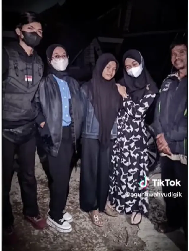 6 Potret Ria Ricis Bantu Korban Gempa Cianjur, Terjun Langsung ke Lokasi