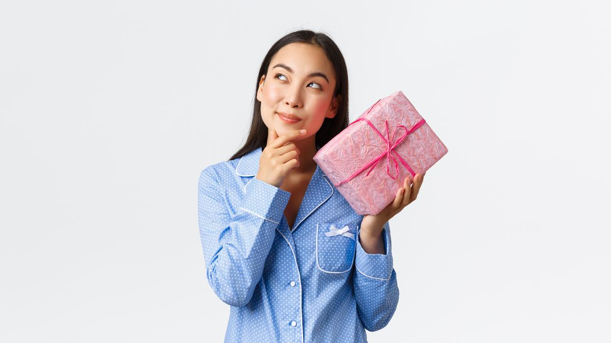 Apakah Gaji Pertama Wajib untuk Self Reward? Berikut Penjelasannya