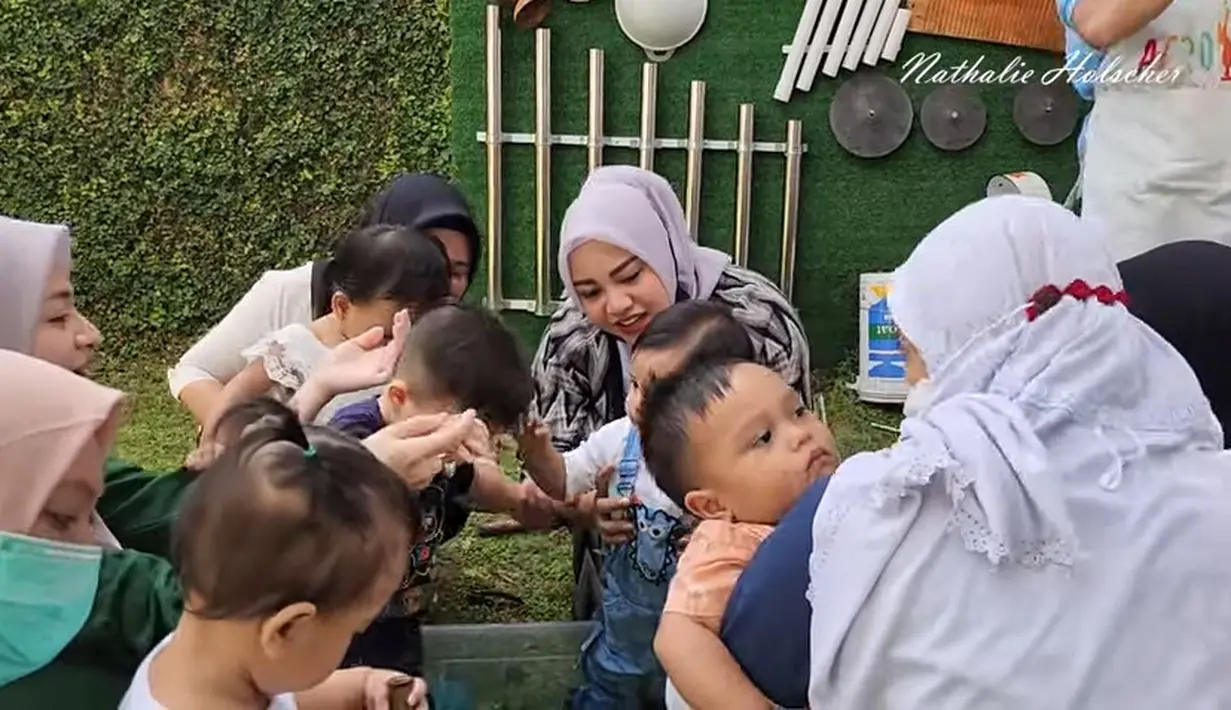 [Youtube/NATHALIE HOLSCHER]