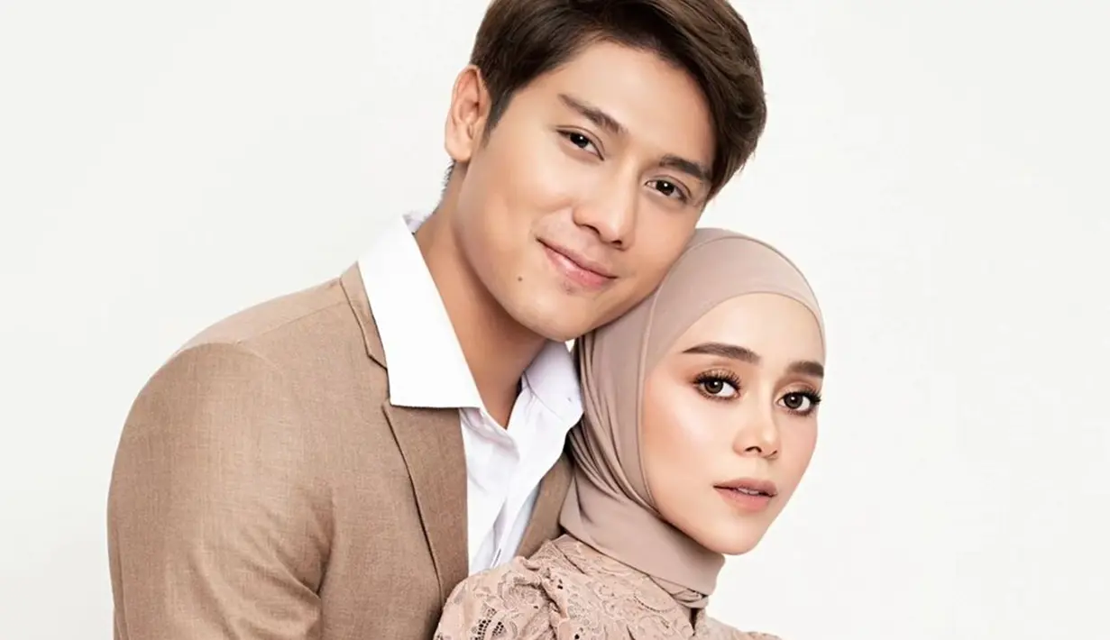 Dalam pemotretan tersebut, keduanya tampil serasi dengan busana bernuansa cokelat dan krem. Hal ini pun membuat keduanya dibanjiri oleh pujian dari netizen.(Liputan6.com/IG/@riomotret)
