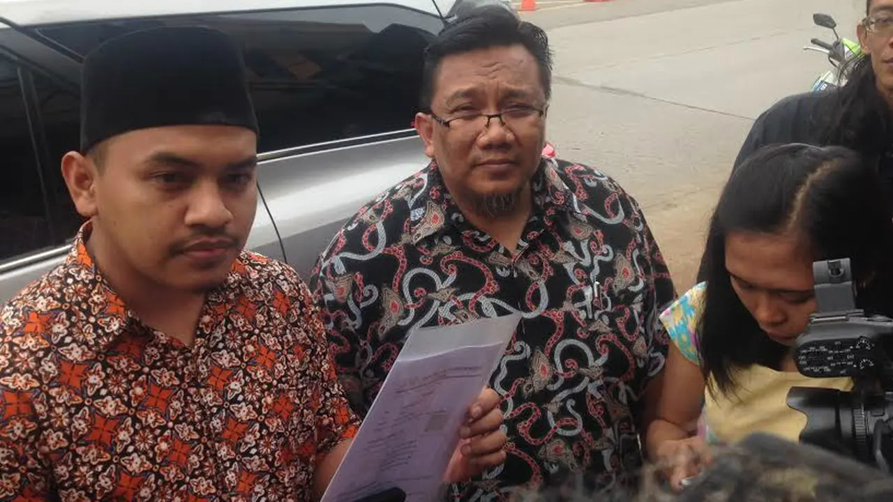 Pengacara Firza Husein mendatangi Mako Brimob Kelapa Dua