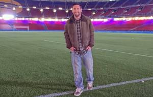 Lionel Messi diam-diam mengunjungi Camp Nou yang sedang direnovasi, Minggu malam (9-11-2025). (IG @leomessi)